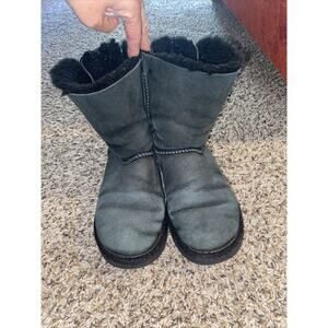 UGG Women's Black Suede Bow Back Short Boots - Size 7